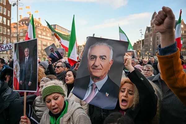 Trump İran'a müdahaleyi askıya aldı! Batı basınında dikkat çeken analiz